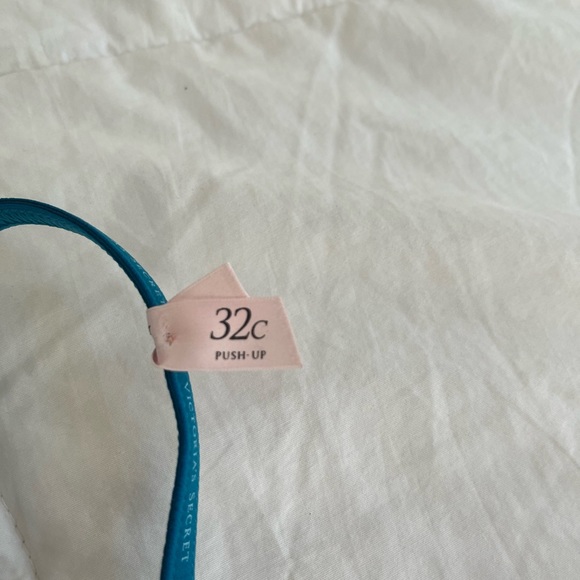 Women’s Victoria’s Secret bra - Picture 3 of 3
